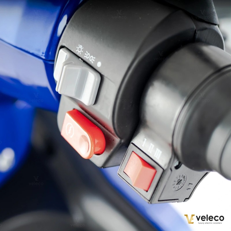 Veleco FASTER: 4-wheeled mobility scooter with ace design