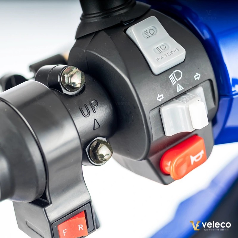 Veleco FASTER: 4-wheeled mobility scooter with ace design