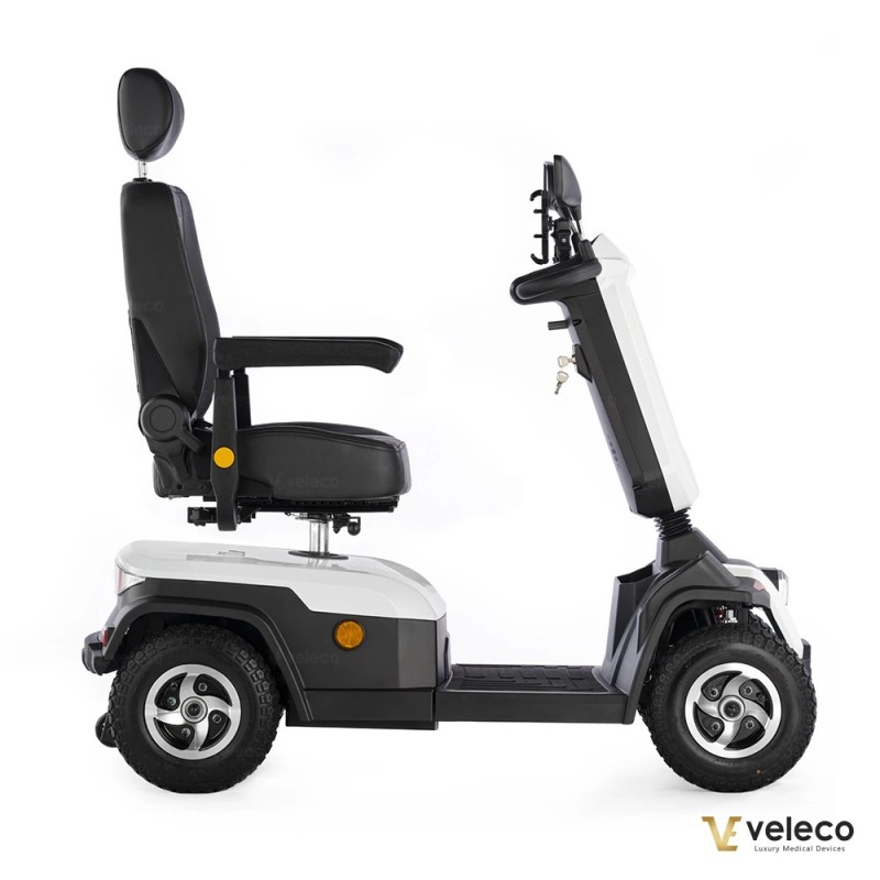 Veleco SHARPY: 4-wheeled mobility scooter with captain seat