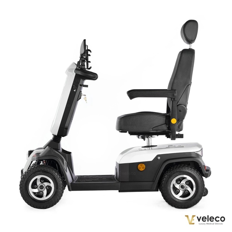 Veleco SHARPY: 4-wheeled mobility scooter with captain seat