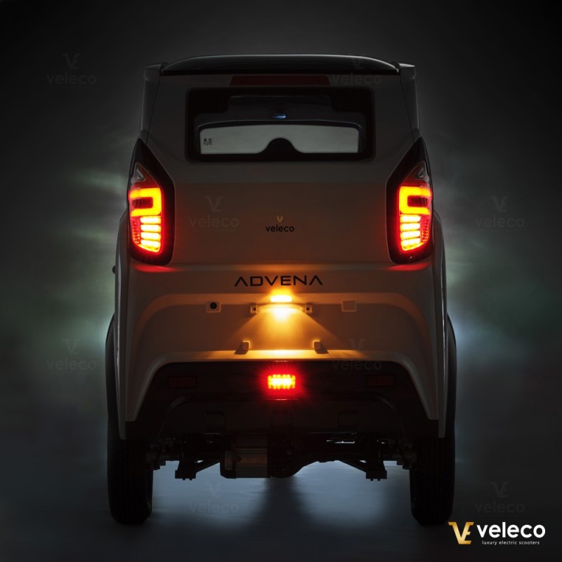 Veleco ADVENA: 2-seater enclosed moped that looks like a car