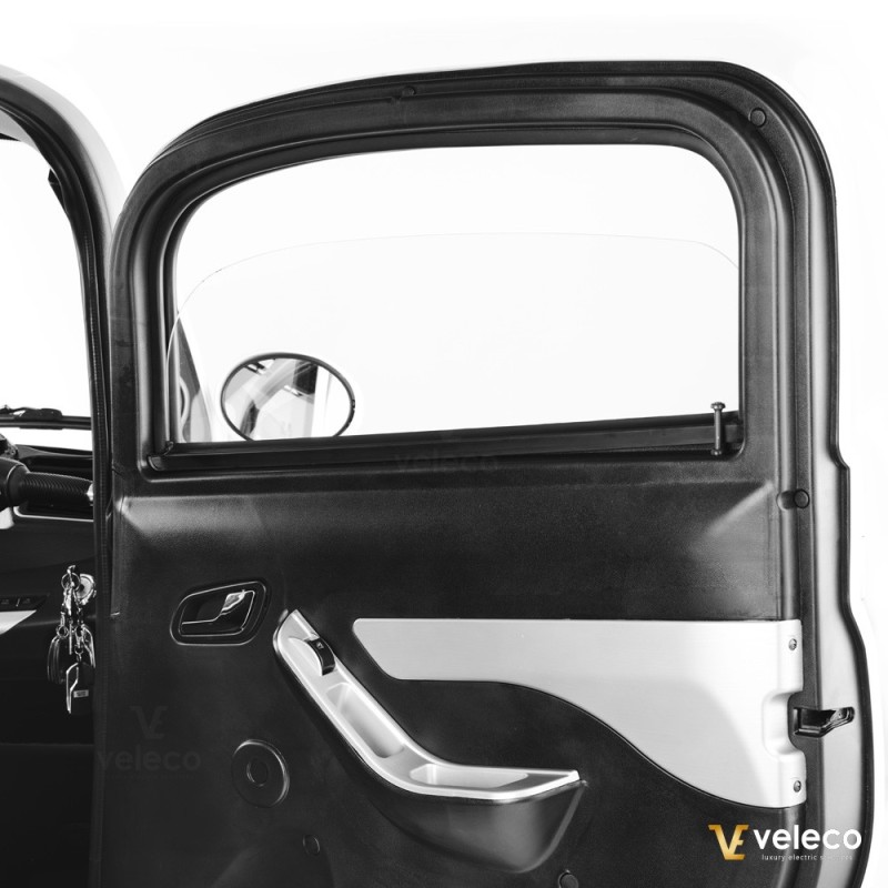Veleco ADVENA: 2-seater enclosed moped that looks like a car