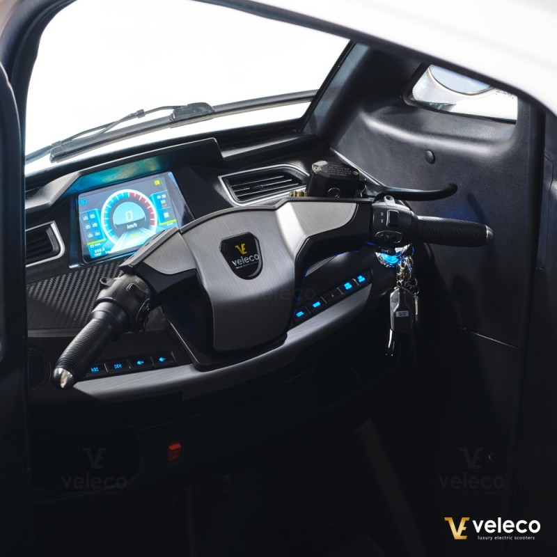 Veleco ADVENA: 2-seater enclosed moped that looks like a car